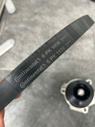 Kit distribución: correas y bomba agua Continental