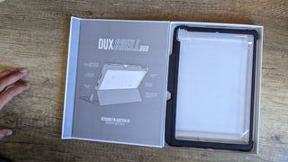 Funda STM Dux Shell Duo iPad 7ª Gen