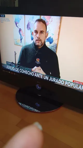 Televisión LG 37LG6000 Roja