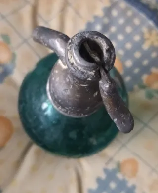Sifón antiguo verde