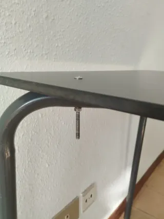 Mesa de terraza metálica gris