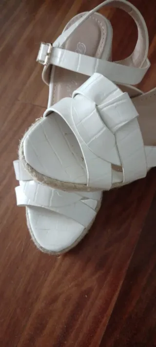 Sandalias cuña blancas