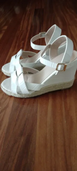 Sandalias cuña blancas
