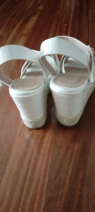 Sandalias cuña blancas
