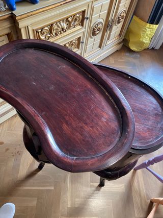 Aparador de madera con cristal