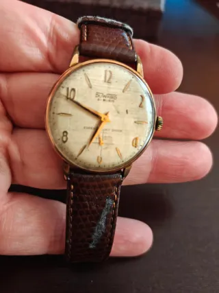 Reloj Duward Clásico Dorado y Marrón