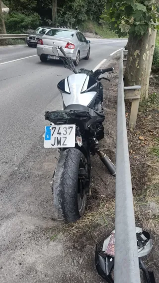 Kawasaki Z800e accidentada.