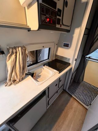 Mercedes-Benz 207D 1985