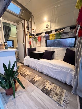 Mercedes-Benz 207D 1985