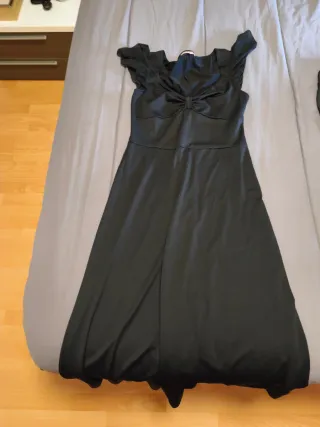 Vestido negro con lazo