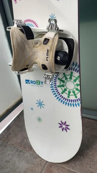 Tabla Snowboard Roxy 151cm + Fijaciones Flow