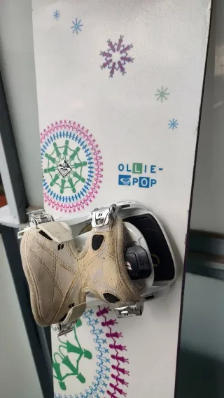 Tabla Snowboard Roxy 151cm + Fijaciones Flow