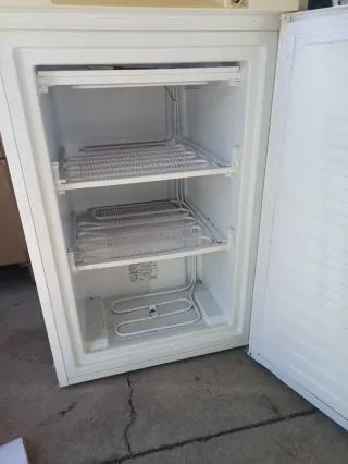 Congelador vertical blanco