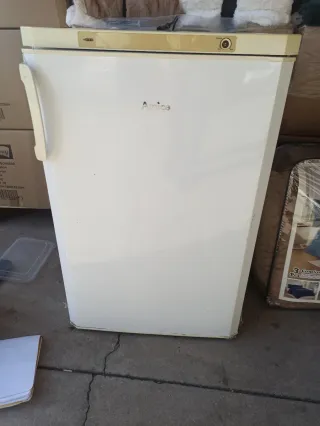 Congelador vertical blanco