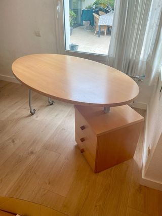 Mesa escritorio ovalada con cajonera