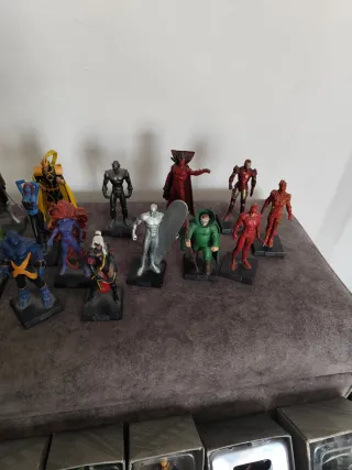 Figuras Marvel + Revistas