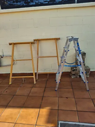 Escalera y 2 caballetes