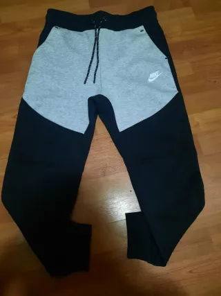 Pantalón Nike Gris y Negro