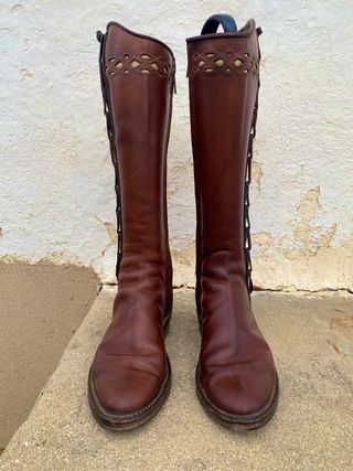 Botos camperos de cuero marrón