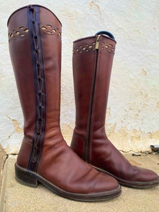 Botos camperos de cuero marrón