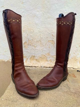 Botos camperos de cuero marrón
