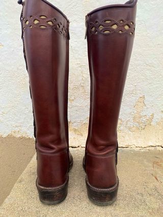 Botos camperos de cuero marrón