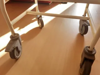 Silla de ducha con ruedas