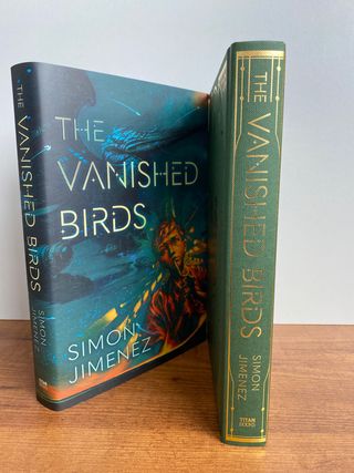 The Vanished Birds firmado The Broken Binding