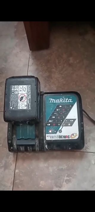 Cargador y Batería Makita 18V DC18RC