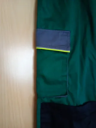 Pantalón de trabajo verde y negro