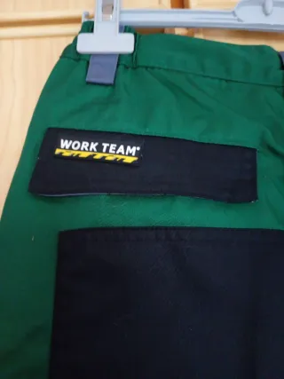 Pantalón de trabajo verde y negro