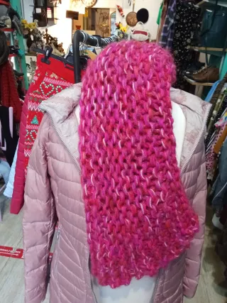 Bufanda tejida gruesa rosa y roja