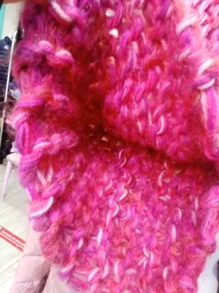 Bufanda tejida gruesa rosa y roja