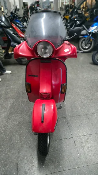 Piaggio Vespa 200E DN Roja