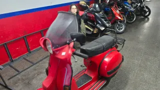 Piaggio Vespa 200E DN Roja