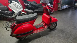 Piaggio Vespa 200E DN Roja