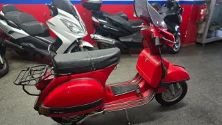 Piaggio Vespa 200E DN Roja