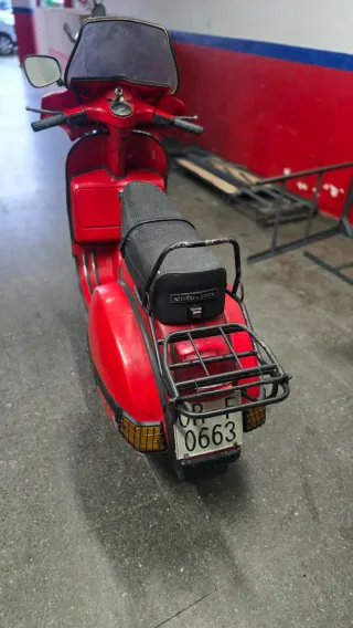 Piaggio Vespa 200E DN Roja