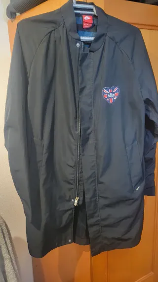 Chaqueta Nike Negra con Parche Beatles