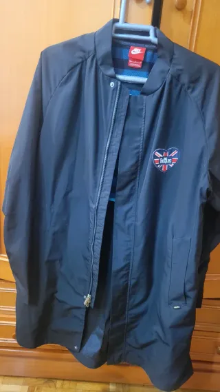 Chaqueta Nike Negra con Parche Beatles