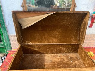 Baúl antiguo para restaurar terciopelo