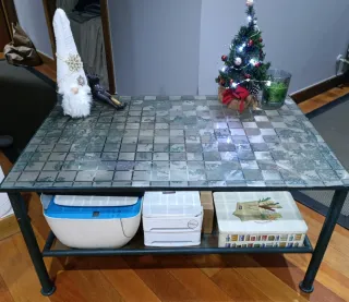 Muebles verdes con mesa de centro