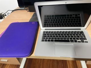 MacBook Air Apple 13-inch, 2017 con funda incluida
