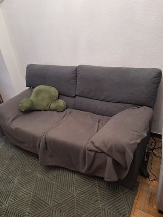 Sofá de tela gris