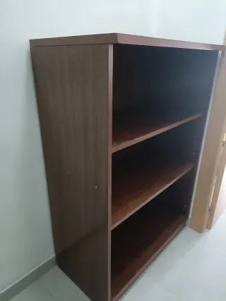 Estanterías de madera oscura (2 unidades)