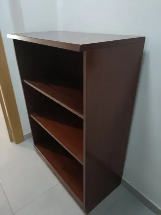 Estanterías de madera oscura (2 unidades)