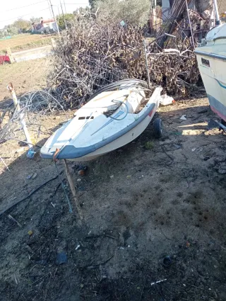 Casco moto de agua Yamaha preparado para auxiliar