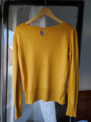 Jersey amarillo cuello pico