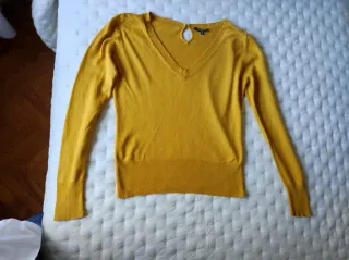 Jersey amarillo cuello pico