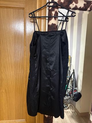 Vestido de fiesta negro satinado y Encaje.
